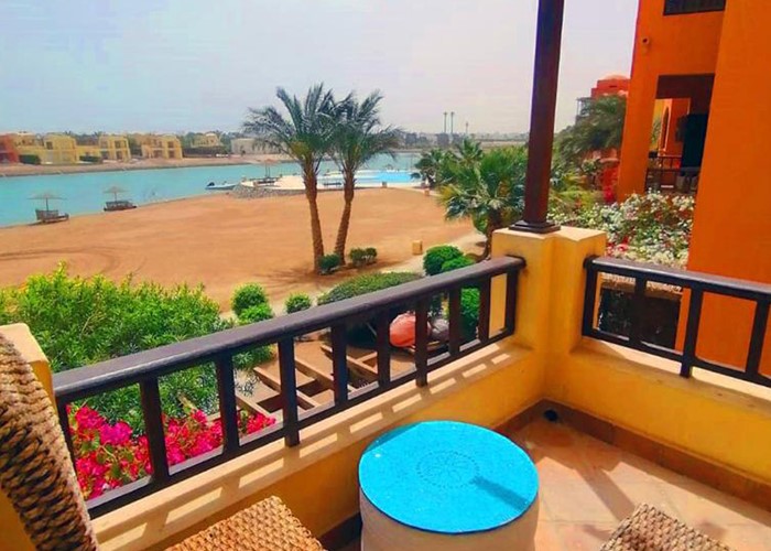 2BR Apartment with lagoon view -El Gouna